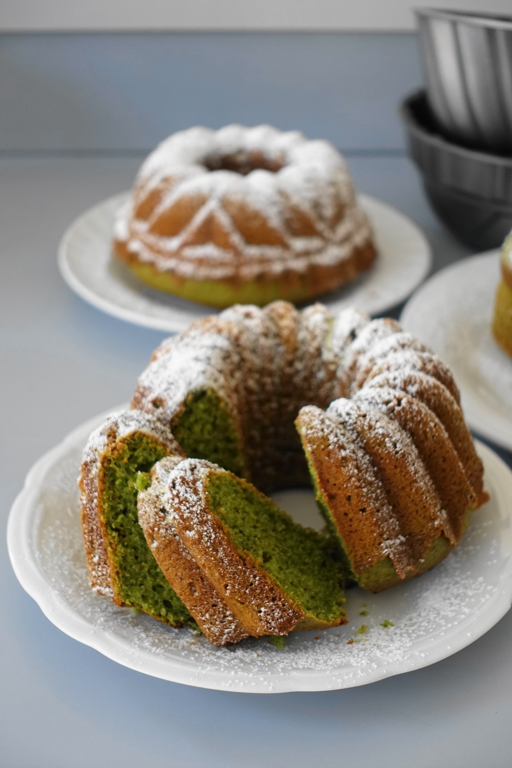 Gugelhupf in Grün - mit Blattspianat; Süßes mit Gemüse