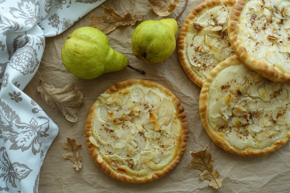 Tarte flambée, Flammkuchen, französisch backen mit Obst, Birnen, Marzipan, Süßes mit Obst, lecker, Frankreich