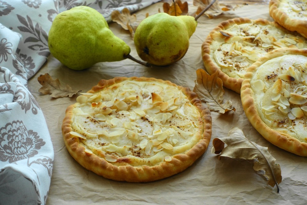Tarte flambée, Flammkuchen, französisch backen mit Obst, Birnen, Marzipan, Süßes mit Obst, lecker, Frankreich