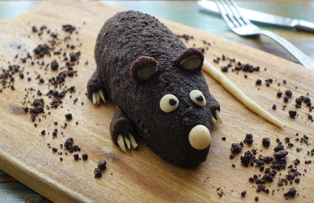 kreativ backen für Halloween; süße Ratte; Partyrezepte; backen für Kinder; Radioratte Rolf Rüdiger und Robert Steiner; Ratte zum Vernaschen; Ratatouille, die Gourmet-Ratte