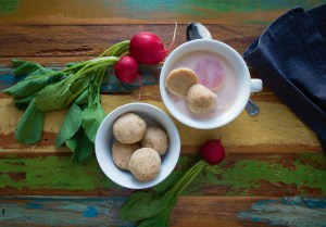 Gebundene Radieschensuppe mit Bröselknödeln; Soulfood für einen mollig-leichten Wohlfühlmoment; vegetarisch mit Gemüse; Resteverwertung