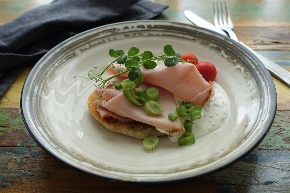 Berger Schinken, #bergerschinken Pfannenfladen mit Jungzwiebeln und Kräuterrahm, nachgekocht von Daniela Terenzi vom Food-Blog linzersmileys.com