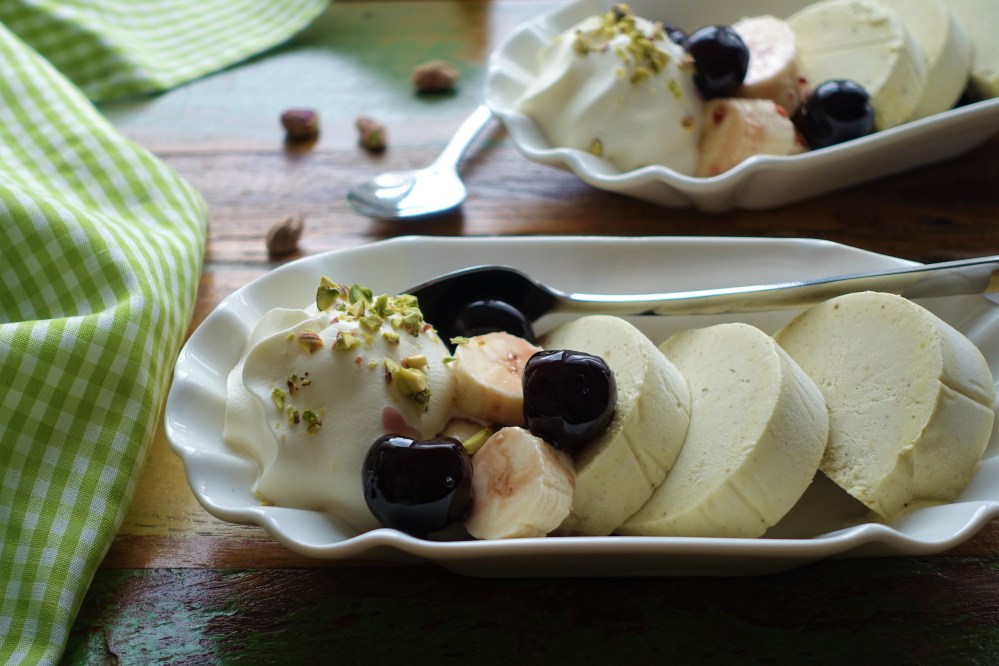 sensationell gut! Pistazien-Mandel-Parfait - Semifreddo - Halbgefrorenes - mit selbst gemachtem Pistazien-Mandel-Mus - das perfekte Dessert, wenn man Gäste hat - ein Rezept, das Furore macht - www.linzersmileys.com