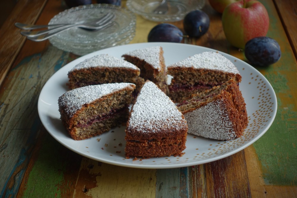 Südtiroler Buchweizentorte - Schwarzplententorte mit Preiselbeeren, vegetarisch backen, kulinarische Reise, Rezept à la linzersmileys, glutenfrei