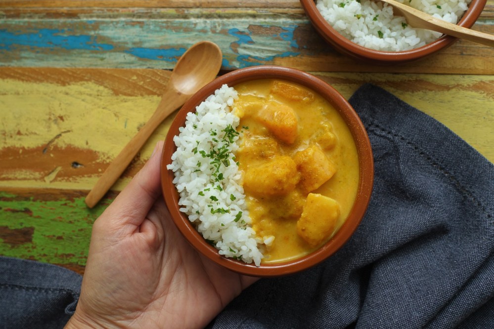 Curry mit Kürbis, herbstlich kochen, vegetarisch, vegan, bauchwärmend, Soulfood, Curry mit Reis, Butternuss, Butternut, Karotten, Sellerie, Kartoffeln, Rezept à la linzersmileys