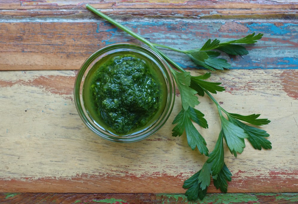 Petersil-Pesto, kreativ, lecker, mediterran, Petersilie, Sardellen, Condimento für Pasta, es muss nicht immer Basilikum sein