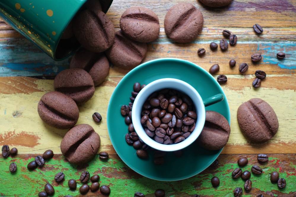 Türkische Kaffeebohnenkekse, Kekse in Kaffeebohnenform, Cookies, Plätzchen mit Kaffee und Kakao mit spektakulärer Optik, köstlich, lecker, zum Knabbern, Kaffeekränzchen, Jause, Rezept von Daniela Terenzi