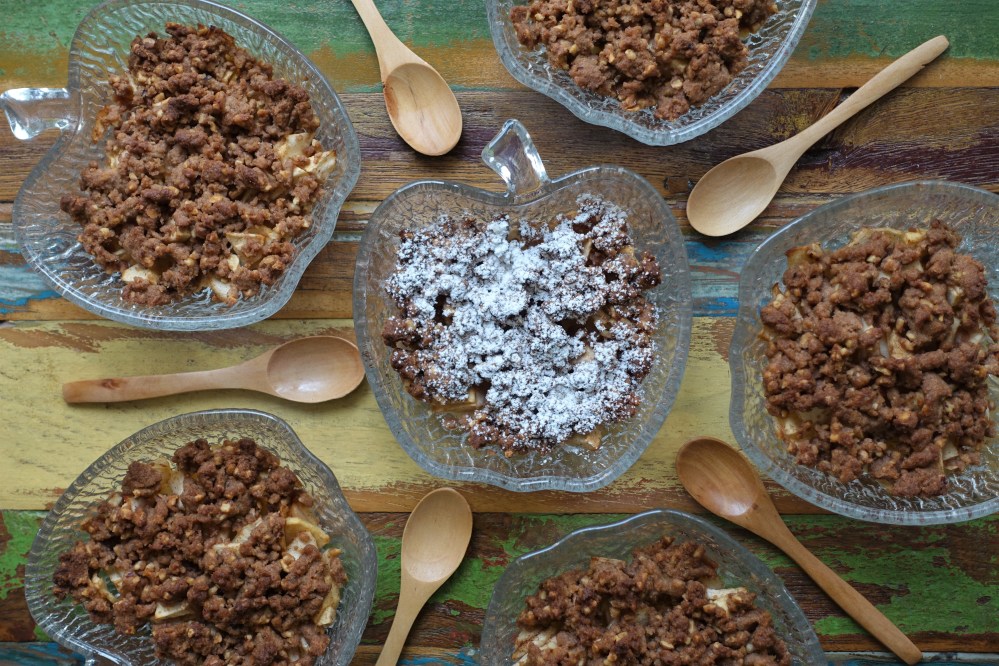 Easy Baking, Apple Crumble mit Haselnüssen, Apple Hazelnut Crumble, lecker, easy, easy-peasy, einfach backen, linzersmileys, Backtrend, Streusel, Streuselkuchen, für Kinder