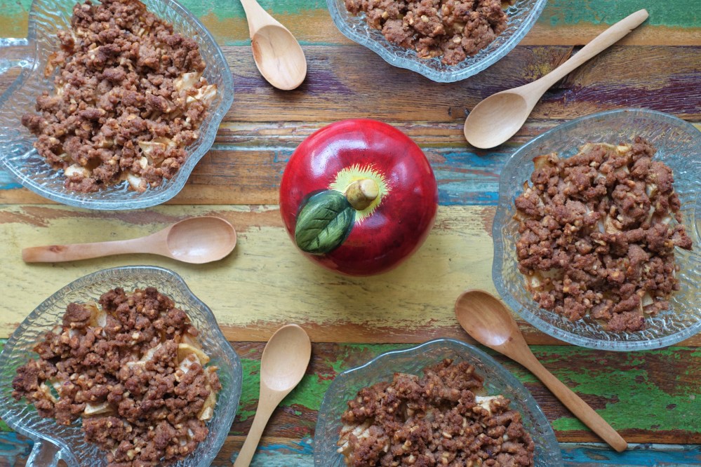 Easy Baking, Apple Crumble mit Haselnüssen, Apple Hazelnut Crumble, lecker, easy, easy-peasy, einfach backen, linzersmileys, Backtrend, Streusel, Streuselkuchen, für Kinder