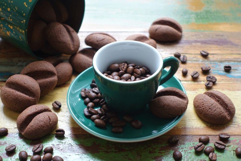 Türkische Kaffeebohnenkekse, Kekse in Kaffeebohnenform, Cookies, Plätzchen mit Kaffee und Kakao mit spektakulärer Optik, köstlich, lecker, zum Knabbern, Kaffeekränzchen, Jause, Rezept von Daniela Terenzi