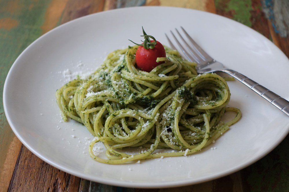 Spaghetti al pesto, Spaghetti mit Pesto, Dillpesto, Pesto mit Dill, nordisch und mediterran, italienisch kochen, Kräuterküche, kochen mit Kräutern, pesto all'aneto
