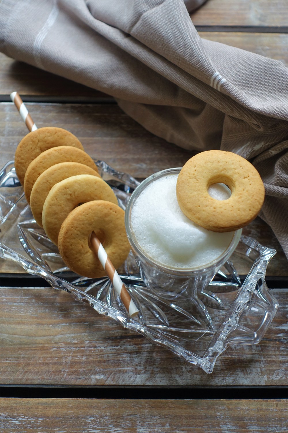 Macine, Mühlsteine, italienische Kekse mit Sahne, Obers, Frühstück auf Italienisch, la colazione italiana, cappuccino e biscotti, macine fatte in casa, Kaffee und Kekse, homemade