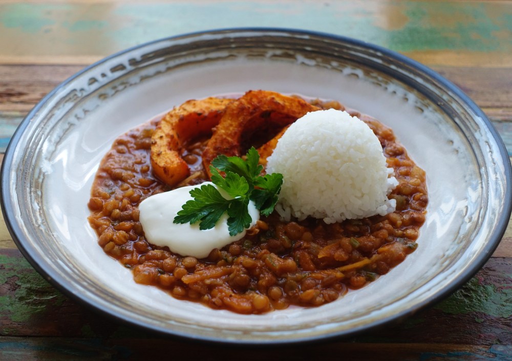 One Pot mit Hülsenfrüchten, Eintopf, Eintopfzeit, Berglinsen mit Gemüse, vegetarisch kochen, Winterzeit ist Eintopfzeit! würziger Kürbis aus dem Ofen