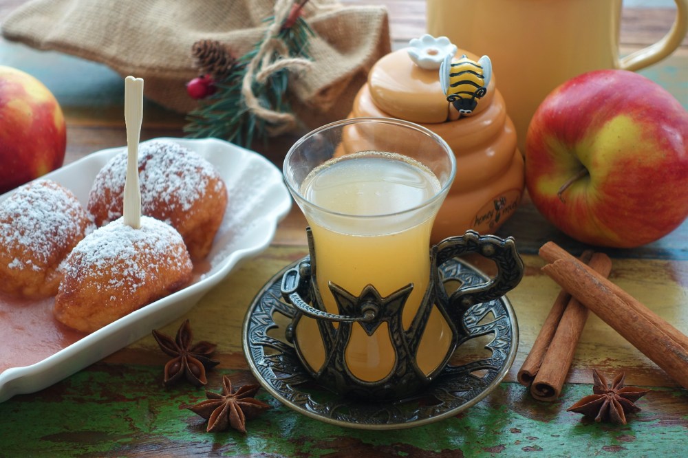 Met, Honigwein, alkoholfrei, selbst gemacht, Mäusebäckerey, gebackene Mäuse, Rezept aus dem Mittelalter, kulinarische Zeitreise, Advent, Adventmarkt, Weihnachten, Fasching, in Fett Gebackenes