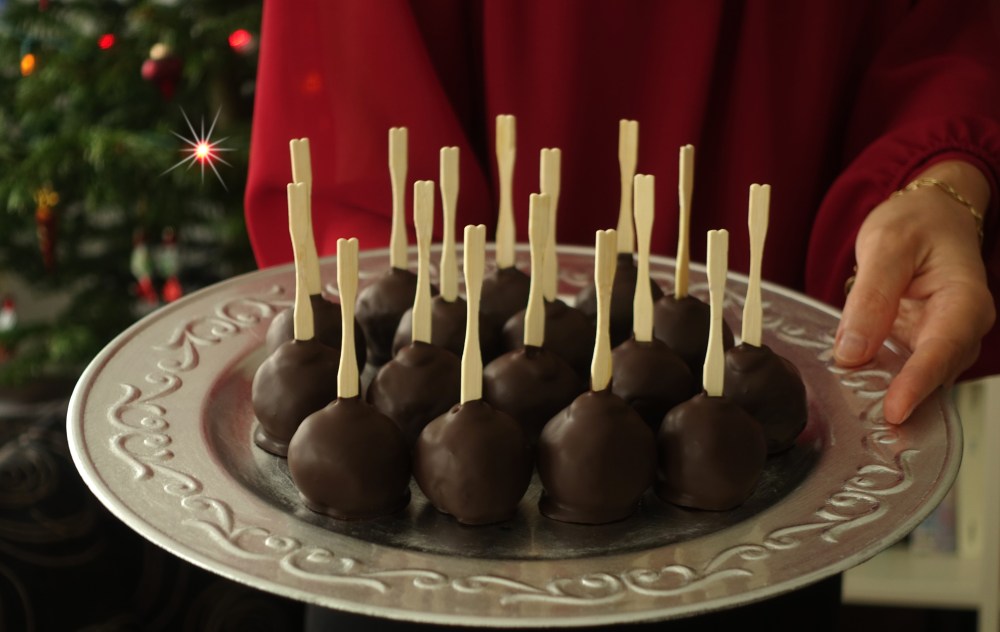 Leckeres aus Kuchenresten, Pannenhilfe für verunglückte Kuchen, Kuchen am Stiel, Cake Pops, Kuchen-Lollis, Mohnkuchen, Poppy Seed