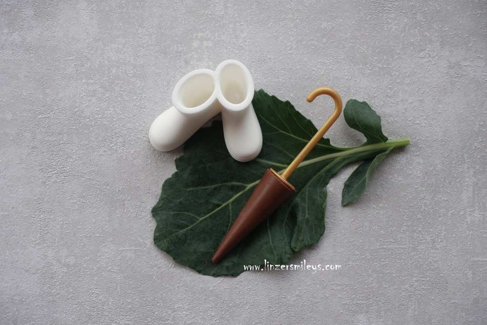 Wet Booties, Löffelhalter, Raindrop Cake, Regentropfenkuchen, Foodtrend, Food-Trend, Japan, USA, beinahe kalorienfrei, ein Dessert zum Löffeln, perfekt zum Abnehmen, Kohlrabiblatt, Holzlöffel, Gummistiefel im Kleinformat, Schoko-Schirmchen