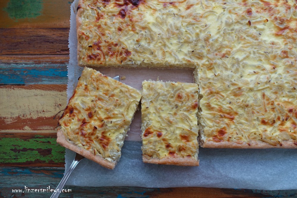 Zwiebelkuchen, österreichisch kochen, vegetarisch, ohne Speck, Hefeteig, Rahmguss, köstlich, Hausmannskost, altösterreichisch, Klassiker