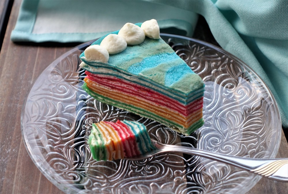 Crepe Cake, Palatschinkenkuchen, Flädle, Pfannkuchen, Crespelle, Frittaten, süß, bunt, cremig, trendig, Kuchentrend, Backtrend à la française, Crêpes, Mascarponecreme, Vanillefüllung, #linzersmileys #ZusammenBackenWirDas #gemeinsambackenwirdas