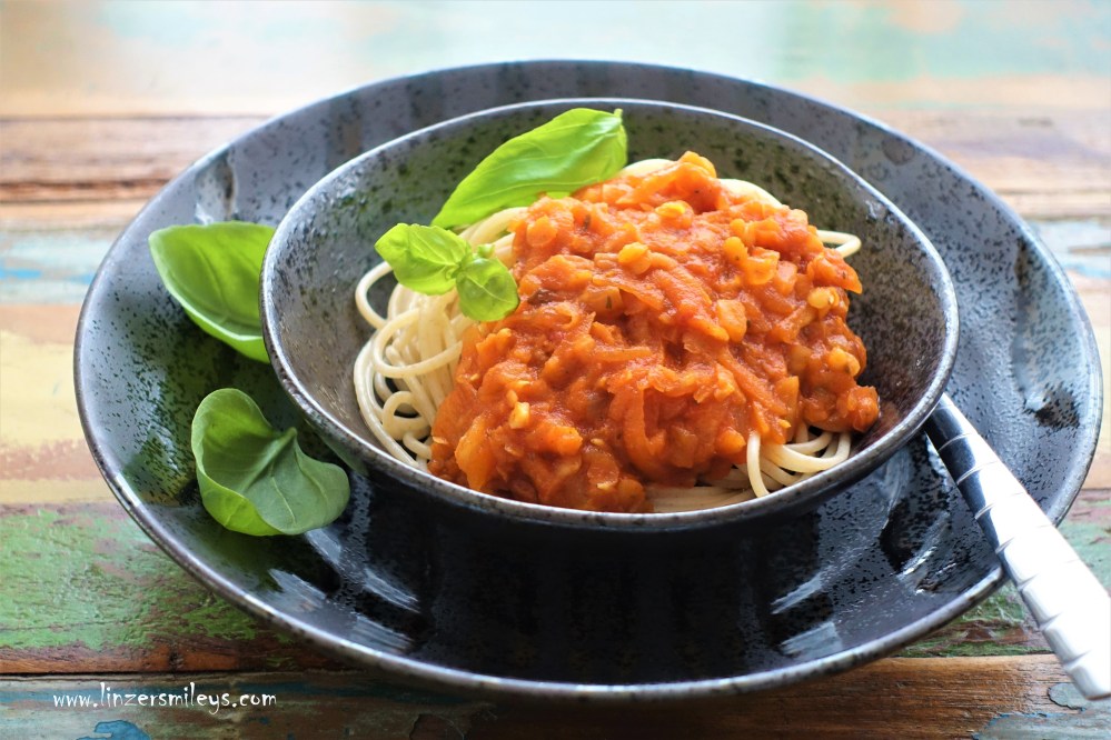 #teampastatäglich Linsenbolognese, Rote-Linsen-Bolognese, Pastasoße, Sauce, für Nudeln, vegan, vegetarisch, auf Pflanzenbasis, proteinreich, pflanzliches Eiweiß, Hülsenfrüchte, Bolognese ohne Fleisch