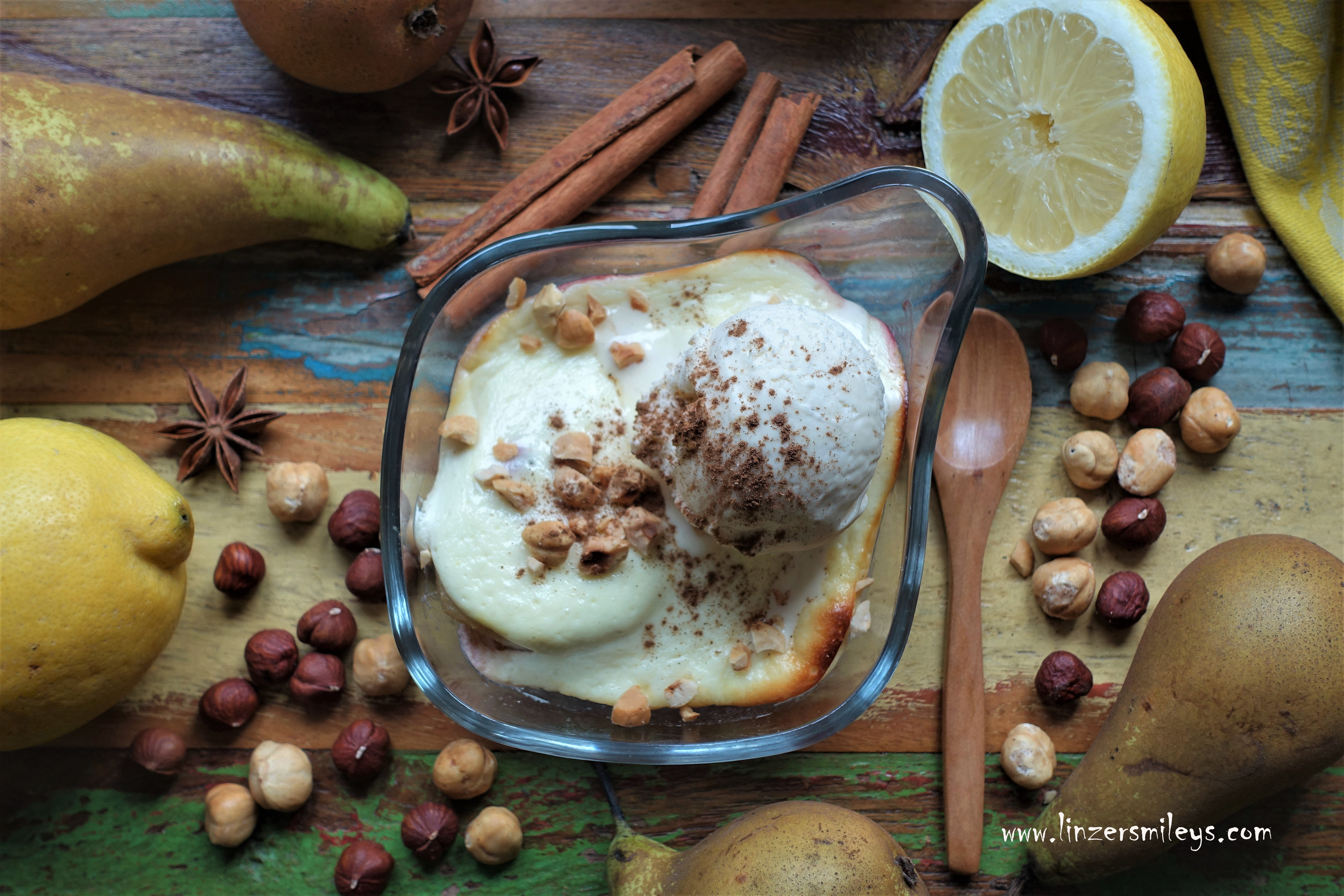 Just Married, Birnen unter der Haube, Topfen-Haube, Quark, Dessert zum Löffeln, mit Eis und Preiselbeeren, Zimt, Haselnüsse, knackig, cremig, frisch und kühlend