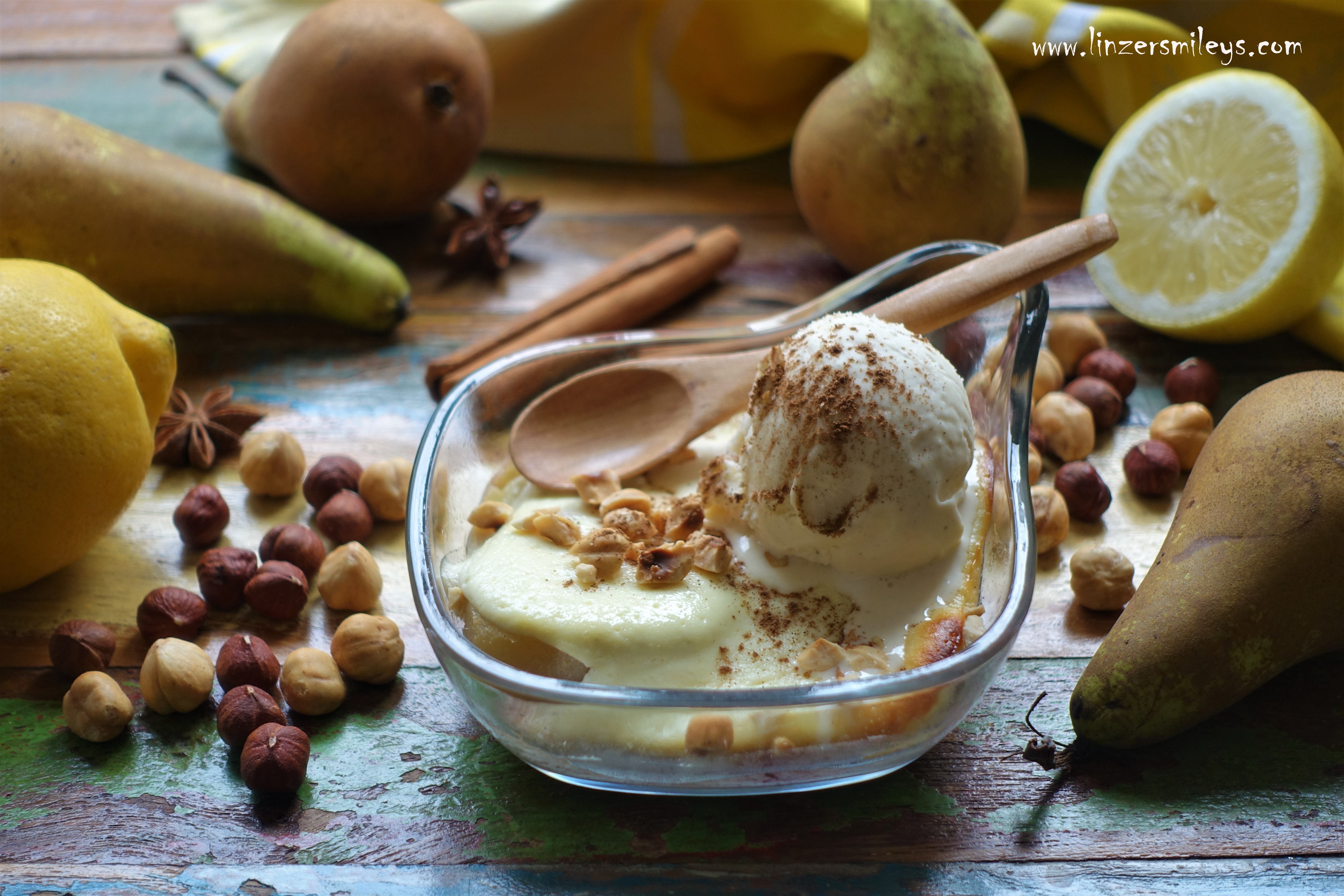 Just Married, Birnen unter der Haube, Topfen-Haube, Quark, Dessert zum Löffeln, mit Eis und Preiselbeeren, Zimt, Haselnüsse, knackig, cremig, frisch und kühlend