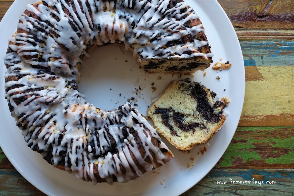 Backen mit LM, Lievito madre, in Kombination mit Hefe, Mohnkranz mit Powidl, fluffig, bekömmlich, Backtrend, Resteverwertung, Fütterungsrest, Reste von Sauerteigauffrischungen