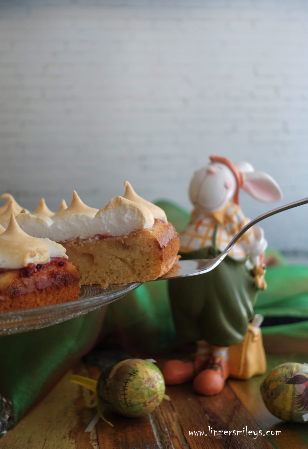 Rhabarber, Ribisel, Rote Johannisbeeren, Schneehaube, Baiser, Osterhase, Ostern, österlich backen, backen für den Osterhasen, Rhabarberkuchen, Sauer macht lustig!, vegetarisch, zuckersüß