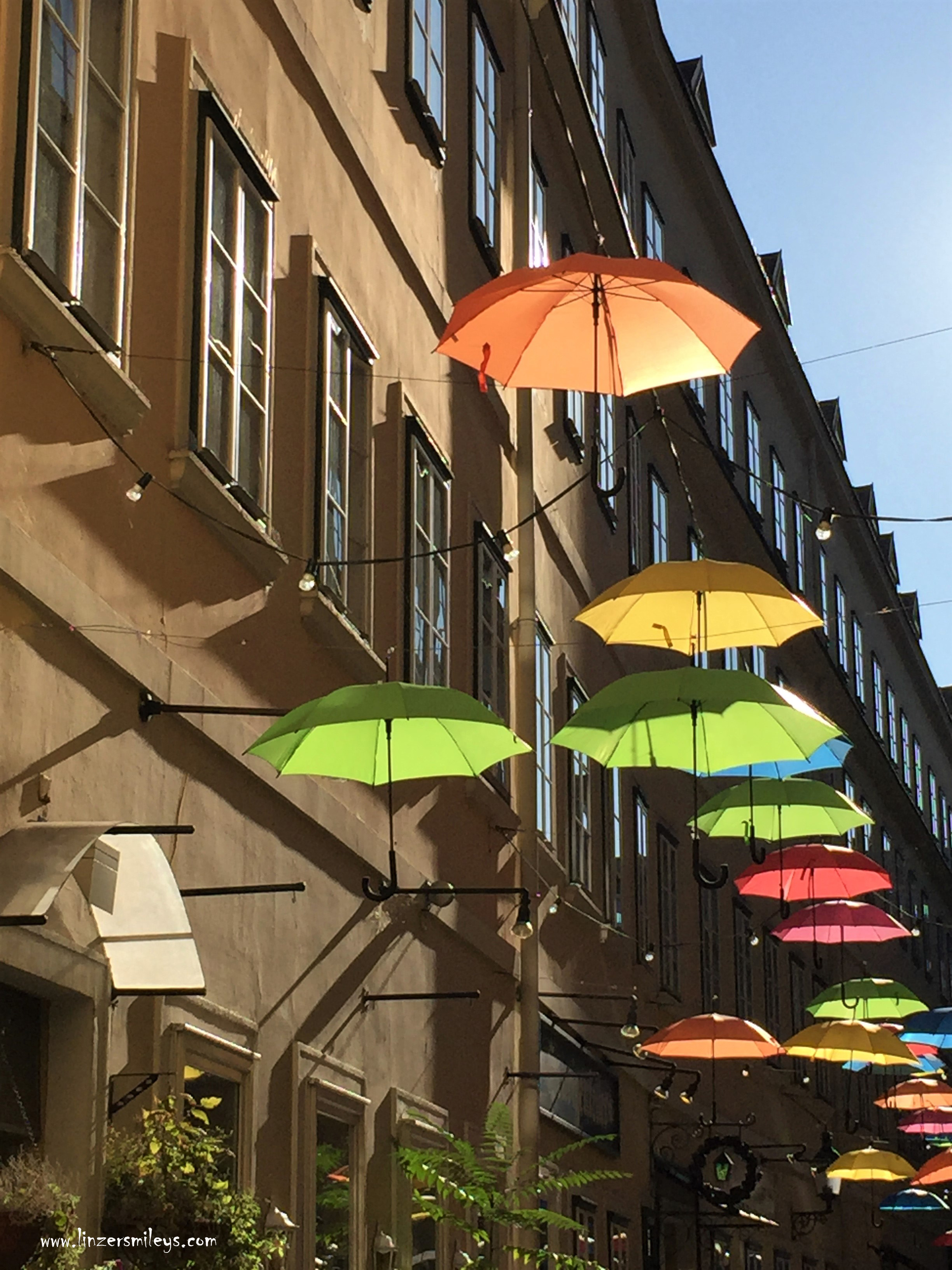 Regenschirme im Dritten, 3. Wiener Gemeindebezirk, Sonne und Regen, #linzersmileys Daniela Terenzi, Foodblog, Foodbloggerin, gebürtige Linzerin, aus Österreich, #Linz 