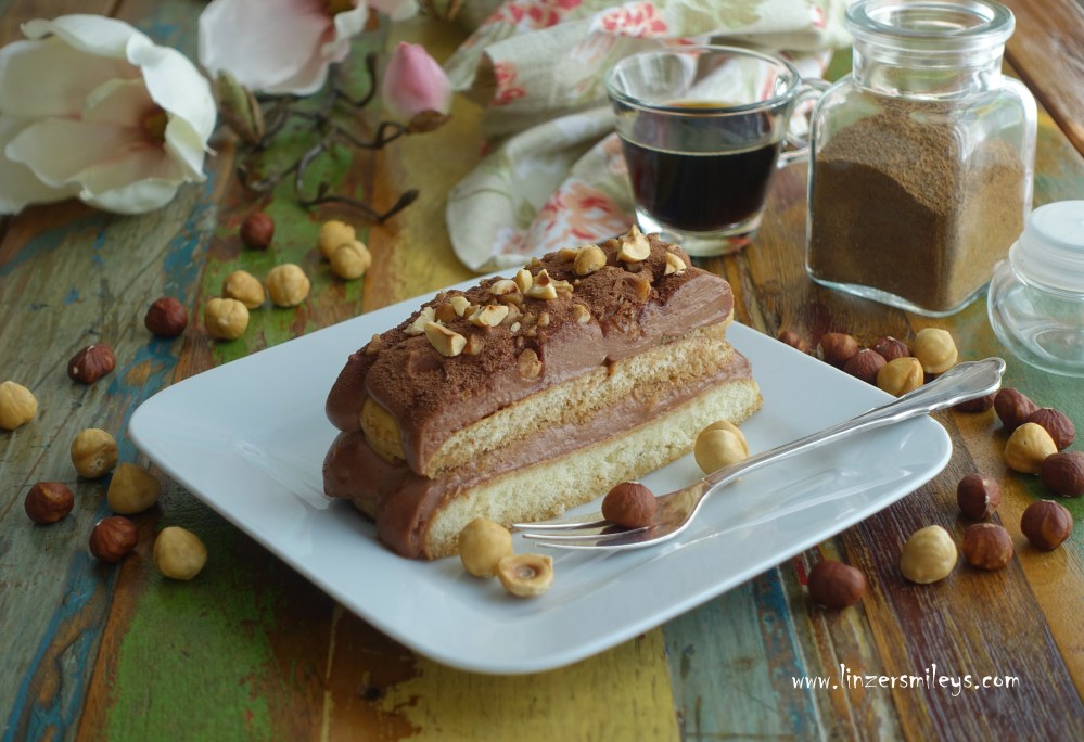 Nuss-Nougat-Tiramisu, mit Haselnüssen, Nuss-Nougat-Creme, Nugat, Nougat, Nutella & Co., Haselnüsse aus dem Piemont, No Bake, Kuchen ohne Backen, italienisch backen, Süßes aus Italien, ohne rohes Ei, Dinkelbiskotten, Savoiardi, Dinkelkaffee von Sonnentor
