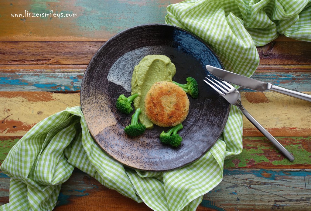 Kartoffel-Thunfisch-Taler, Laibchen, Pflanzerl, Bratlinge, Frikadellen mit Fisch, Broccoli, Brokkoli, Püree, Stampf aus Gemüse, Broccolicreme, delikat, einfach, köstlich, gesund, Broccoli-Röschen als Garnitur
