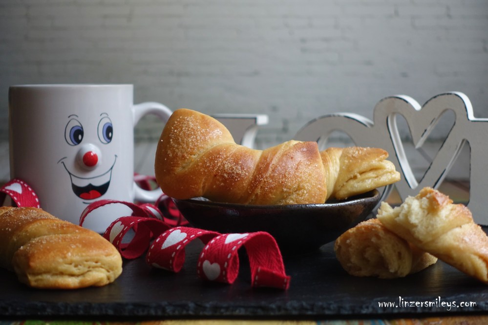 Dieter „trägt“ Mascherl #linzersmileys  #afba20 Austrian Foodblog Award #MitLiebeBacken 
#FinisFeinstes Weizenmehl, Germteig, Hefeteig, backen mit italienischem Sauerteig, Lievito madre, Nastrine, süße Mascherl