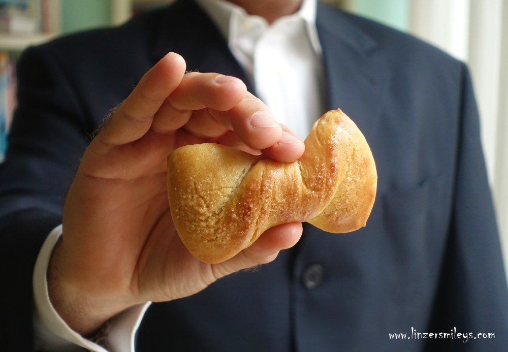 #linzersmileys Dieter trägt Mascherl, Papillon, Farfallino, Schleife, süßes Frühstücksgebäck mit Lievito madre, italienischer Sauerteig, mild, Süßes mit Sauerteig, backen mit Liebe, Plunderteig, selbst gemacht, 100% homemade 