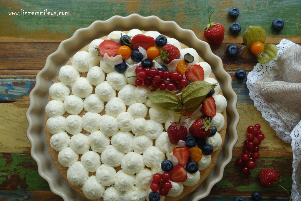 #wienerzucker #Backenmitliebe #afba20 #foodblogs #foodblogger #linzersmileys Kuchentrend aus Lateinamerika, Tres Leches, Cuatro Leches, Milch-Kuchen, Kondensmilch, zuckersüß, erfrischend, saftig, süße Küche, garnieren mit Früchten, heimische Beeren, österreichisches Superfood, Biskuit, fluffig, Kokos