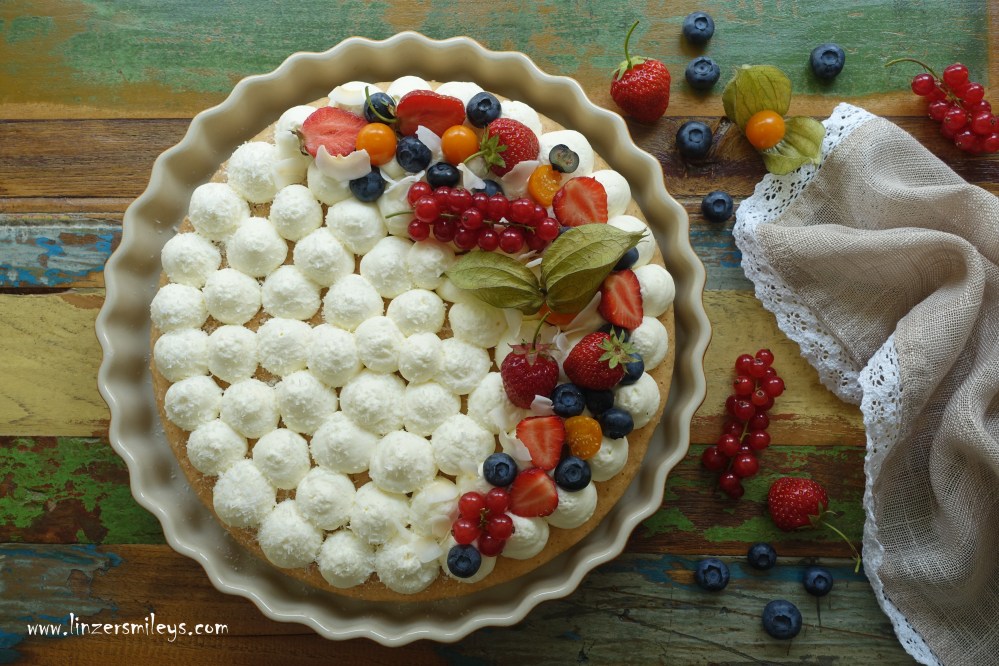 #wienerzucker #Backenmitliebe #afba20 #foodblogs #foodblogger #linzersmileys Kuchentrend aus Lateinamerika, Tres Leches, Cuatro Leches, Milch-Kuchen, Kondensmilch, zuckersüß, erfrischend, saftig, süße Küche, garnieren mit Früchten, heimische Beeren, österreichisches Superfood, Biskuit, fluffig, Kokos