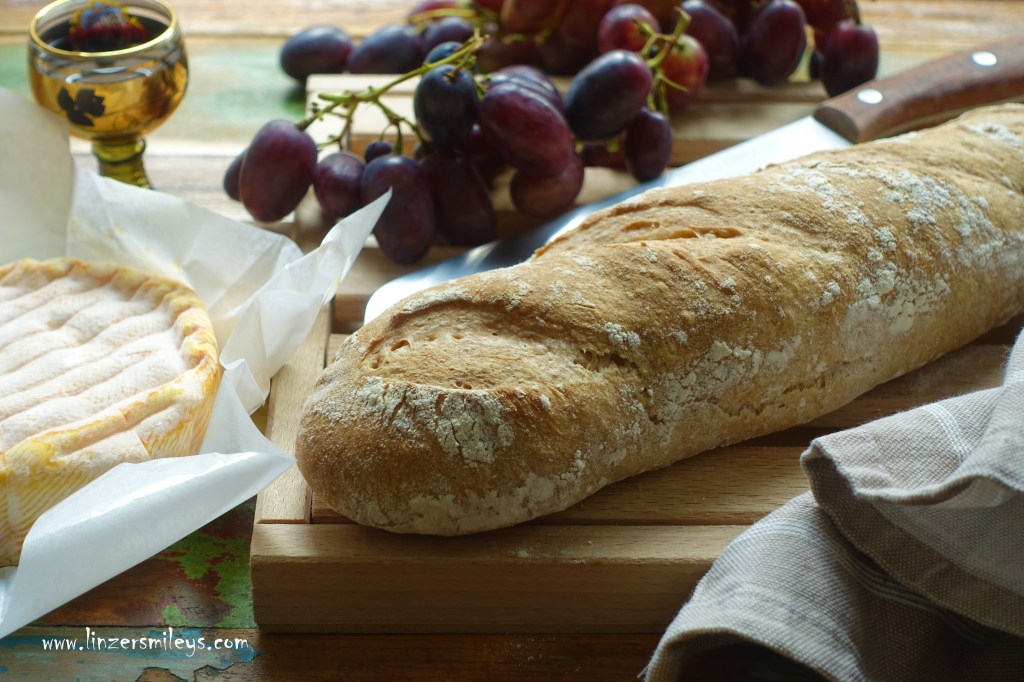 Baguette, sebst gemacht, französisch backen, mit Pâte fermentée, mit fermentiertem Teig, ohne künstliche Aromen, wie in Frankreich, perfekt zu Käse, Aufschnitt und Aufstrichen, Baguette de tradition française