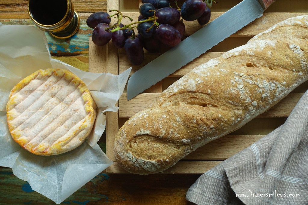 Baguette, sebst gemacht, französisch backen, mit Pâte fermentée, mit fermentiertem Teig, ohne künstliche Aromen, wie in Frankreich, perfekt zu Käse, Aufschnitt und Aufstrichen, Baguette de tradition française