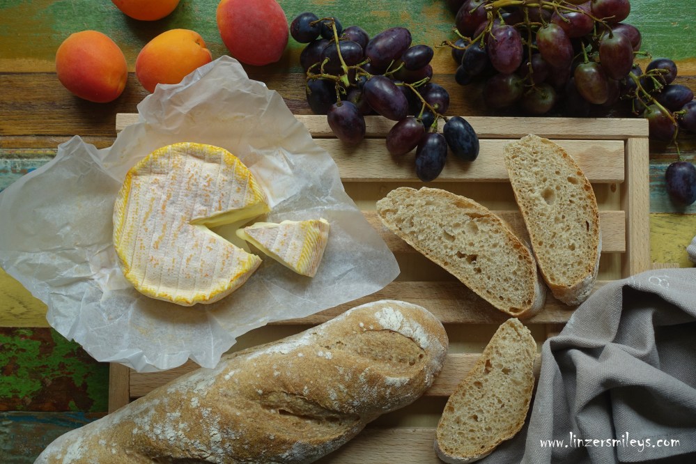Baguette, sebst gemacht, französisch backen, mit Pâte fermentée, mit fermentiertem Teig, ohne künstliche Aromen, wie in Frankreich, perfekt zu Käse, Aufschnitt und Aufstrichen, Baguette de tradition française