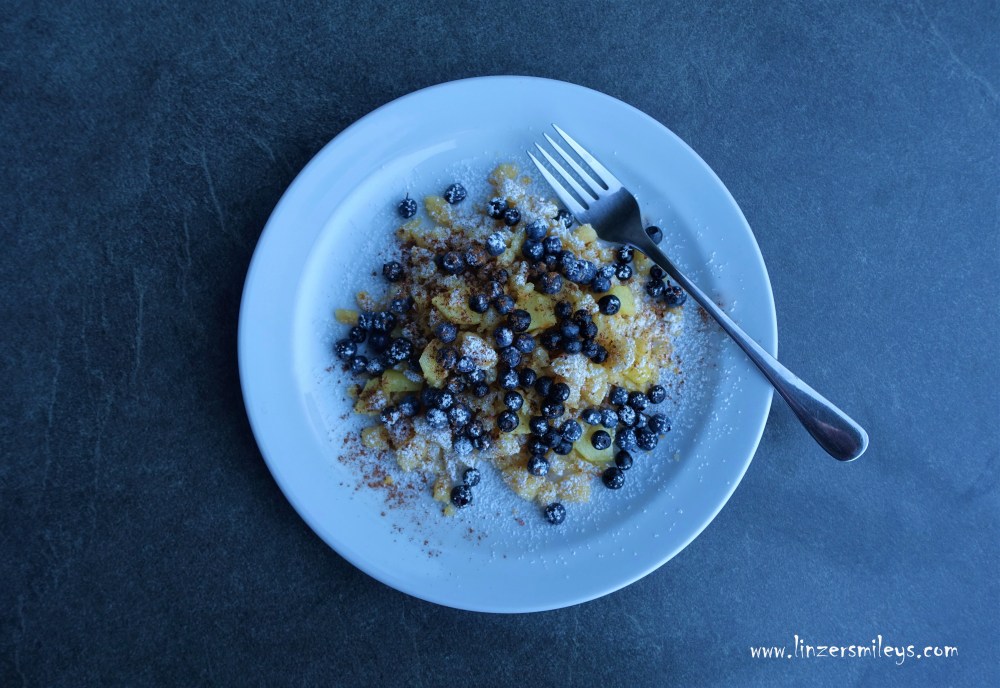 Muas, Mehlschmarren ohne Eier, Spezialität aus dem Pinzgau, Moosbee, Heidelbeeren, Blaubeeren, Schwarzbeeren, Salzburg, #UrlaubinÖsterreich Genuss in Rot-Weiß-Rot, Urlaub in Österreich, Urlaub daheim