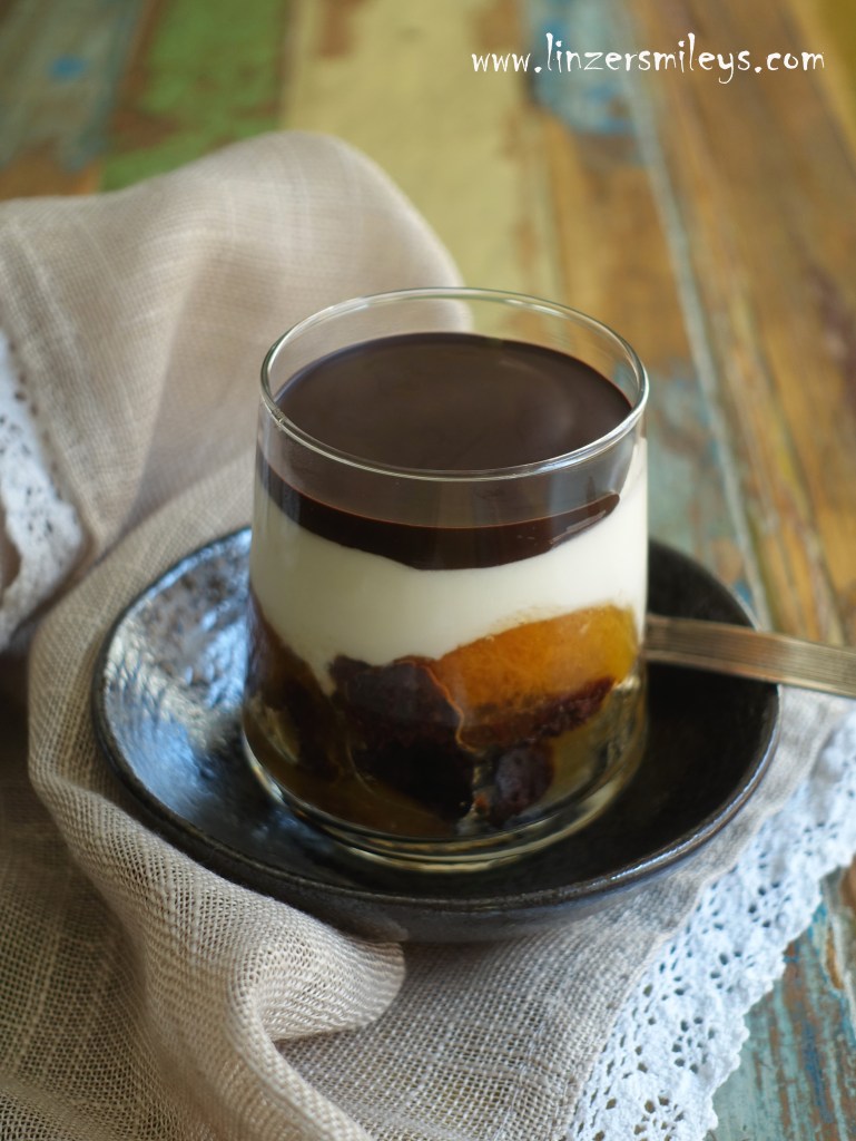 #linzersmileys Sachertorte im Glas, Wiener Kuchenklassiker, Tortenklassiker, neu interpretiert, mit Topfencreme und Marillenröster, Marillen, Aprikosen, Wachau, Dessert zum Löffeln