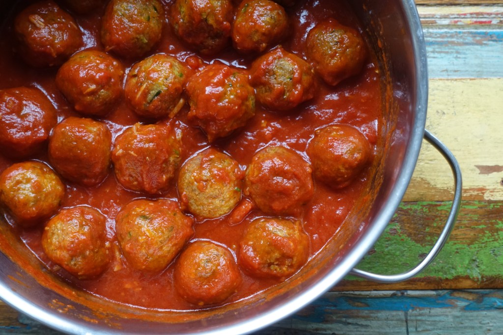 #linzersmileys Polpette di farro verde al sugo di pomodoro - Grünkern-Bällchen/Klößchen in Tomatensoße, italienisch kochen, vegetarisch, ohne Fleisch, Sonntagsessen auf Italienisch, Gemüse, Getreide, Bio-Grünkern aus Österreich, traditionell und modern, Altes neu interpretiert