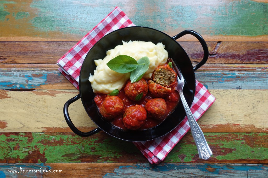 Grünkern-Bällchen in Tomatensoße, polpette di farro verde, sugo al pomodoro, vegetarisch italienisch kochen, fleischlos, Grünkern, Fleischersatz, Ersatz/Alternative für Faschiertes, Hackfleisch, Rezept von Daniela Terenzi #linzersmileys
