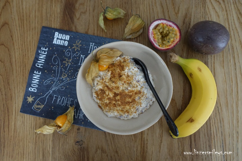 Müsli mit Haferflocken, Leinsamen, Flohsamen, Joghurt und exotischen Früchten, gesund, lecker, verdauungsfördernd, fit in den Tag, Frühstück, köstlich #linzersmileys