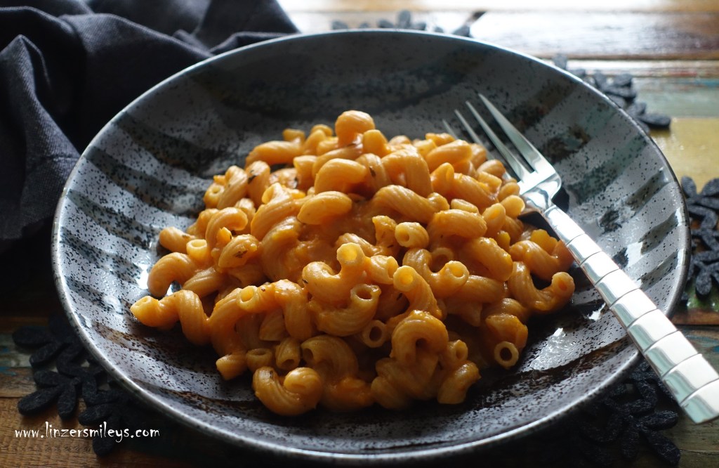 One Pot Pasta mit cremiger Kürbis-Tomate-Soße, Nudeln aus nur einem Topf, mit Kürbis und Tomate, EasyCooking, einfach und schnell kochen, mediterran, italienisch inspiriert, Rezept von Daniela Terenzi vom Foodblog #linzersmileys