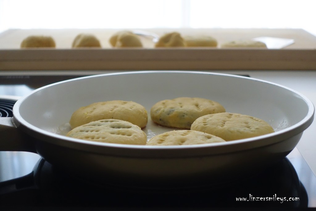 Waldviertler Mohnzelten, Spezialität aus Niederösterreich, Graumohn, Mehlspeise, österreichische Esskultur, Backtradition, mit Erdäpfeln, Kartoffeln, Kartoffelteig, süß gefüllt, voi guat #linzersmileys