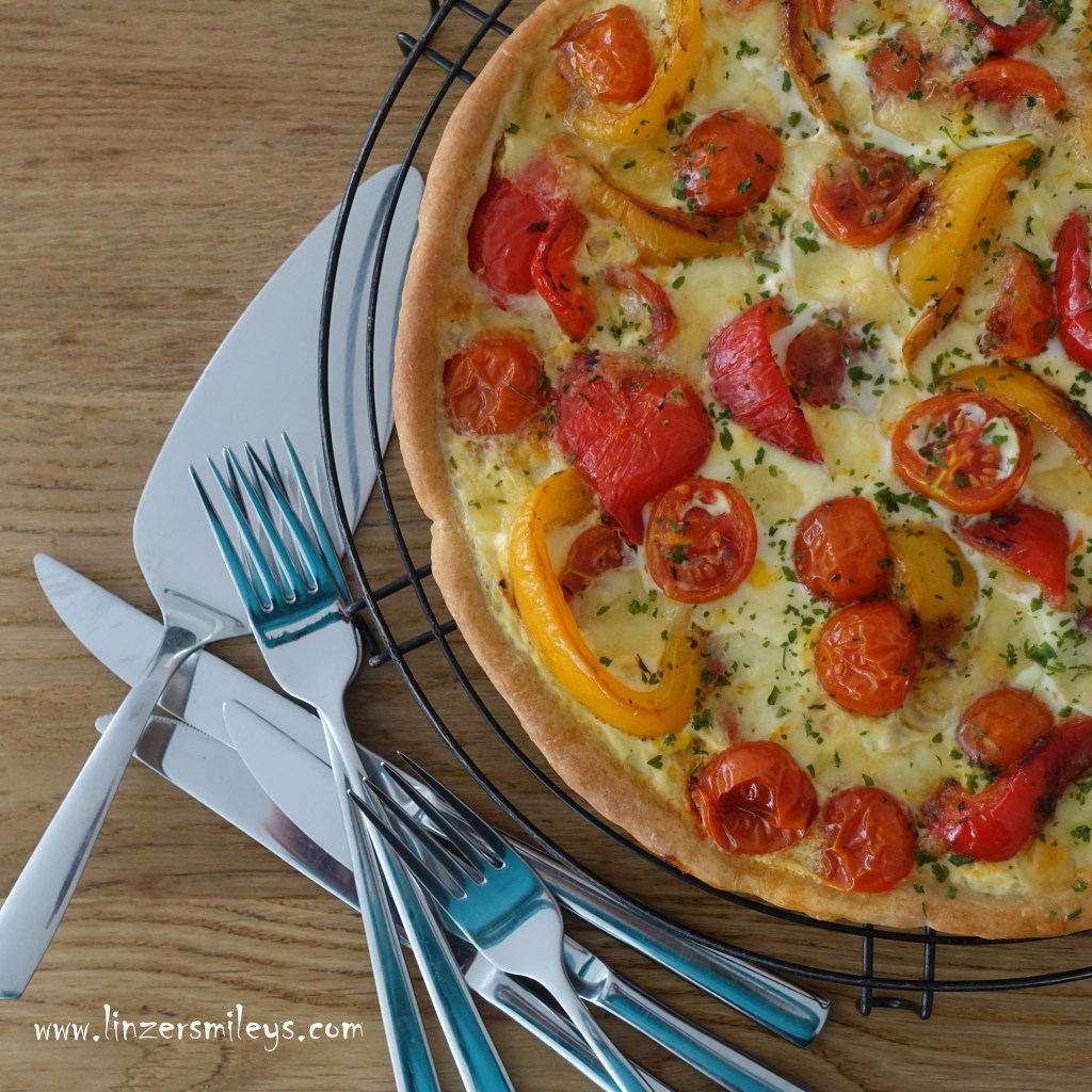 Quiche light, mit Joghurt-Ölteig, easy-peasy, schnell, einfach und köstlich backen, vegetarisch, mit Lebensmittelresten, clevere Resteverwertung, chic, pimped up, restlos genießen, aufgepeppt, sonnig, bunt, vegetarisch, französisch inspiriert
