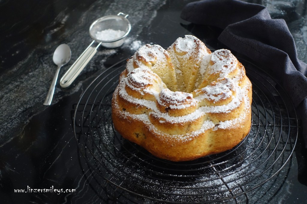 Becherkuchen mit Topfen, Quark, EasyBaking, Topfengugelhupf, Napfkuchen mit Quark, easy-peasy, topfig, mit Rumrosinen, einfach backen, mit Öl, ohne Butter, mit Reismehl, #linzersmileys