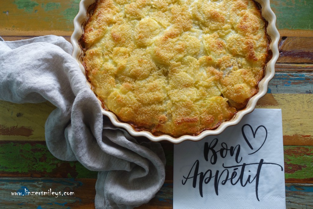 Kartoffelgratin, mit Thunfisch und Zwiebeln, französisch kochen, EasyBaking, gratin de pommes de terre au thon et oignons, Auflauf mit Fisch und Kartoffeln, knusprig, Erdäpfel