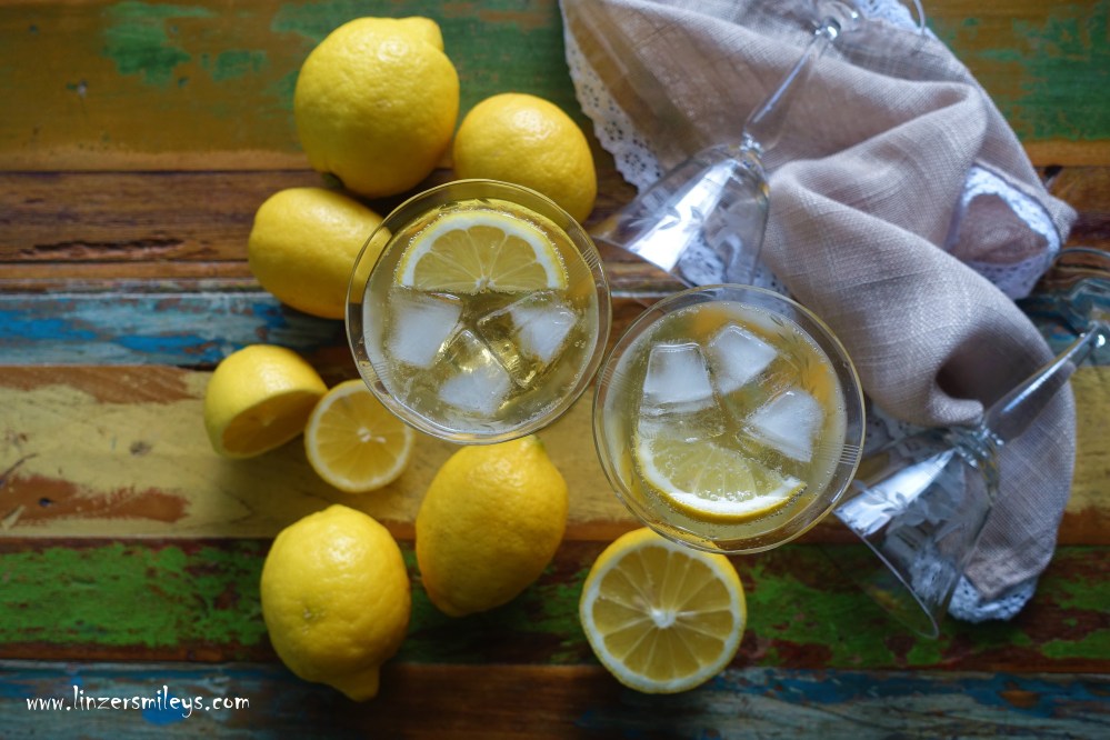 Lemon Spritz, Limoncello Spritz, Zitronenlikör und Prosecco, limoni, Amalfiküste, Neapel, italienischer Drink, Aperitif