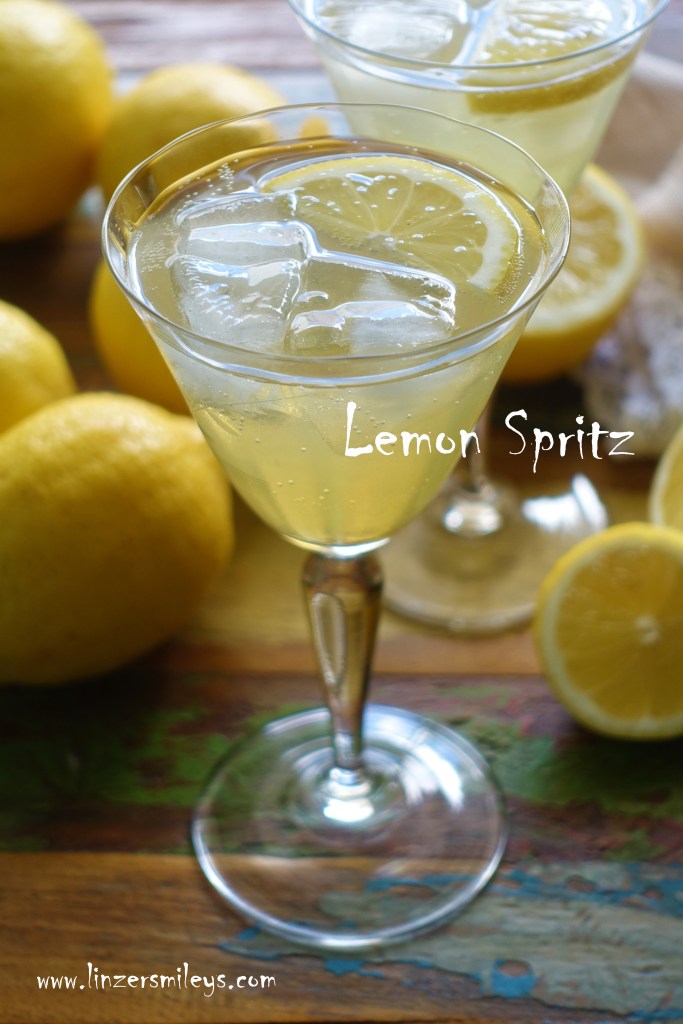 Lemon Spritz, Limoncello Spritz, Zitronenlikör und Prosecco, limoni, Amalfiküste, Neapel, italienischer Drink, Aperitif