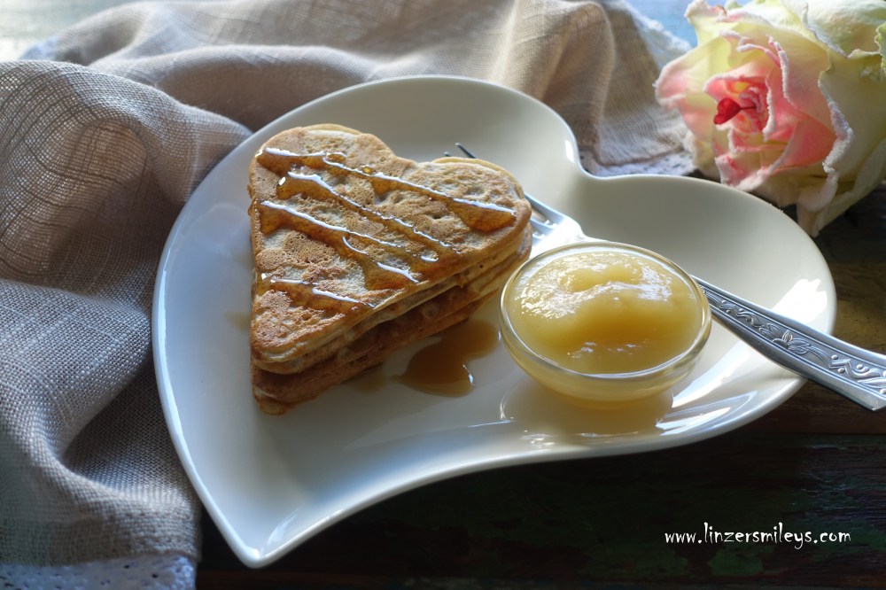 Herz-Pancakes, Frühstück, köstlich und gesund, pancake hearts, Weltfrauentag, Internationaler Tag der Frau, 8- März, Pfannkuchen, herzig, Palatschinken, EasyCooking